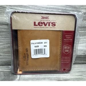 Levi's Men's RFID-Blocking Extra Capacity Traveler Bifold Wallet Tan